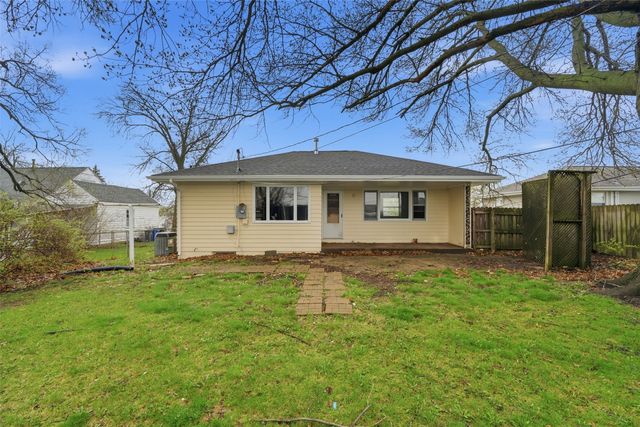 272 27th Avenue SW, Cedar Rapids, IA 52404