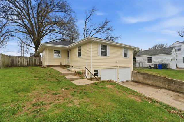 272 27th Avenue SW, Cedar Rapids, IA 52404