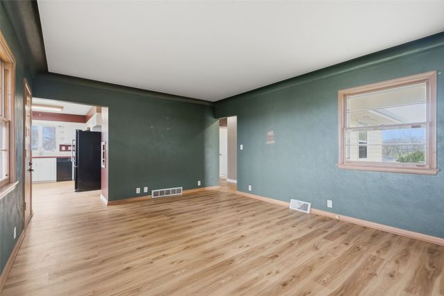 272 27th Avenue SW, Cedar Rapids, IA 52404