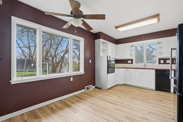 272 27th Avenue SW, Cedar Rapids, IA 52404
