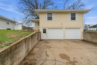 272 27th Avenue SW, Cedar Rapids, IA 52404