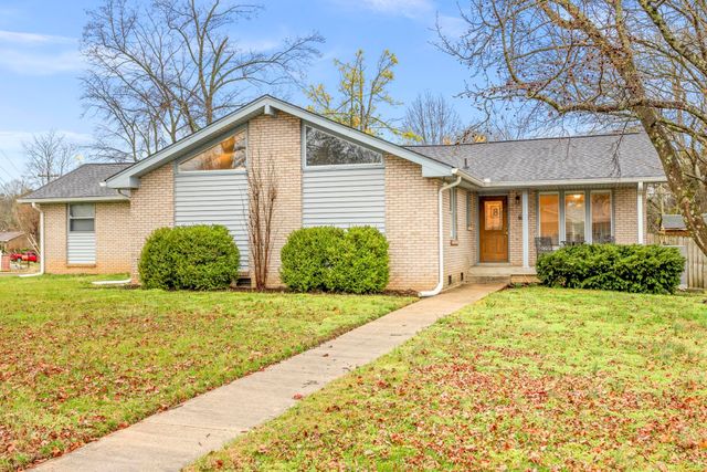 100 Cloverdale Ct, Hendersonville, TN 37075