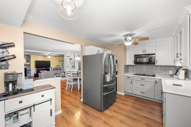 100 Cloverdale Ct, Hendersonville, TN 37075