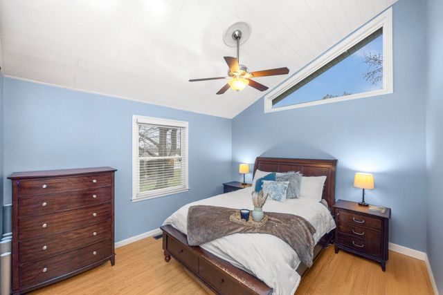 100 Cloverdale Ct, Hendersonville, TN 37075