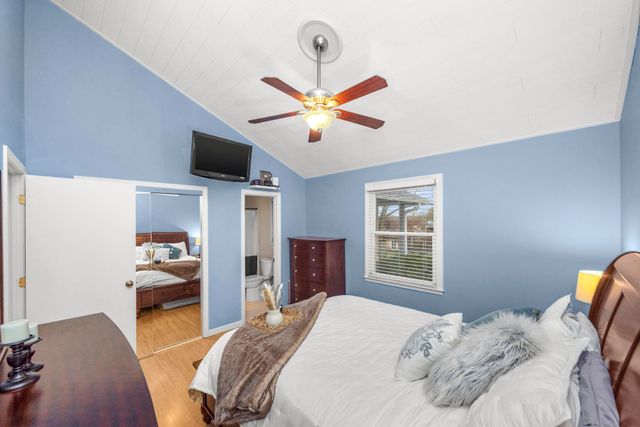 100 Cloverdale Ct, Hendersonville, TN 37075