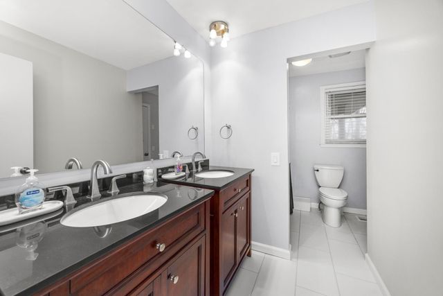 100 Cloverdale Ct, Hendersonville, TN 37075