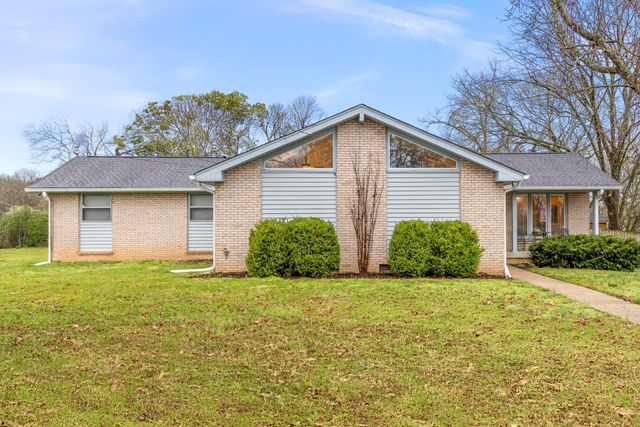 100 Cloverdale Ct, Hendersonville, TN 37075