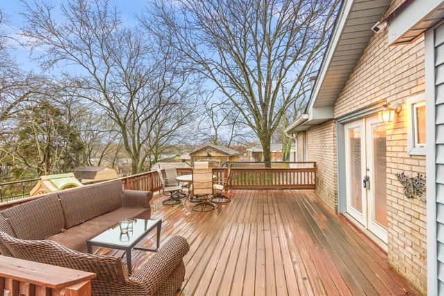 100 Cloverdale Ct, Hendersonville, TN 37075