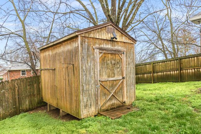 100 Cloverdale Ct, Hendersonville, TN 37075