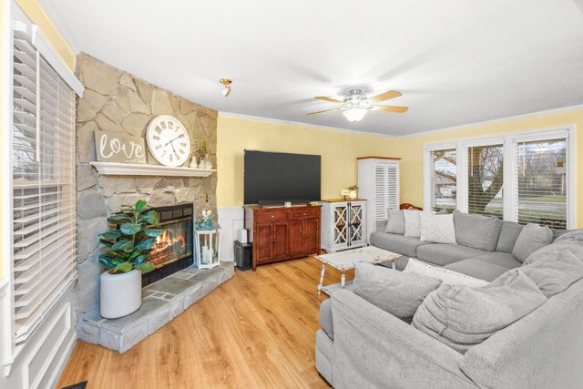 100 Cloverdale Ct, Hendersonville, TN 37075