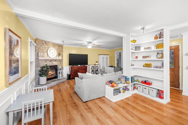 100 Cloverdale Ct, Hendersonville, TN 37075