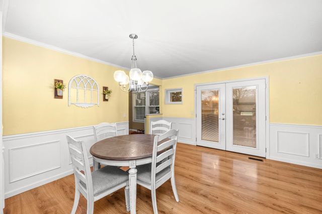 100 Cloverdale Ct, Hendersonville, TN 37075