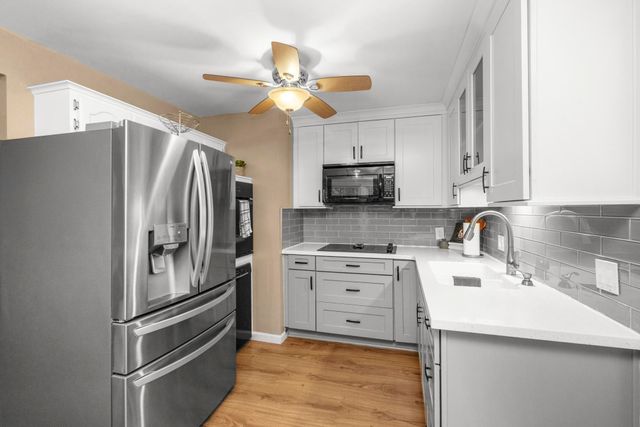 100 Cloverdale Ct, Hendersonville, TN 37075