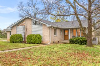 100 Cloverdale Ct, Hendersonville, TN 37075