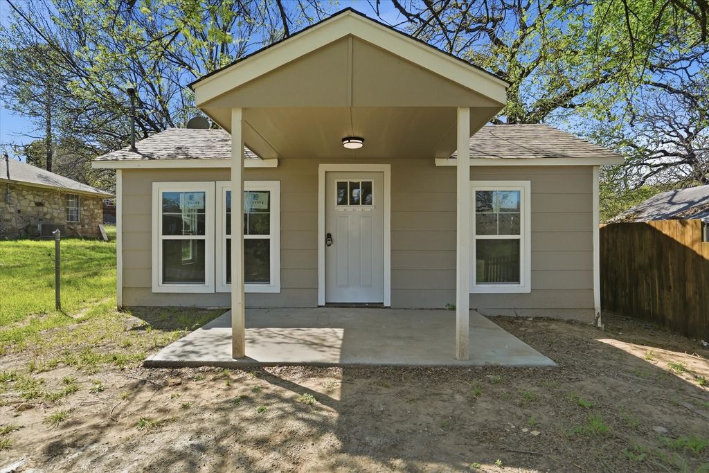 613 Bryan Street, Weatherford, TX 76086