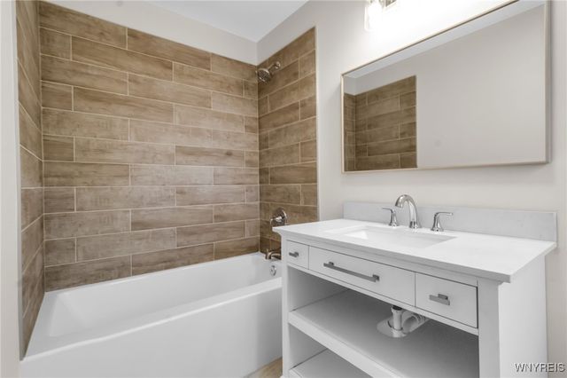 102 Scamridge, Amherst, NY 14221