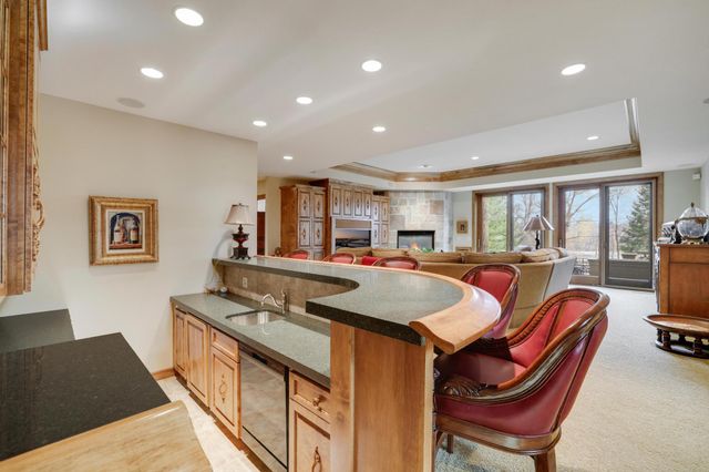 15330 Masons Pointe, Eden Prairie, MN 55347