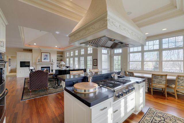 15330 Masons Pointe, Eden Prairie, MN 55347