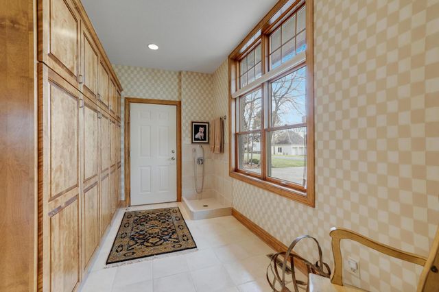 15330 Masons Pointe, Eden Prairie, MN 55347
