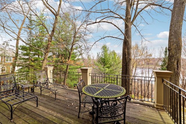 15330 Masons Pointe, Eden Prairie, MN 55347