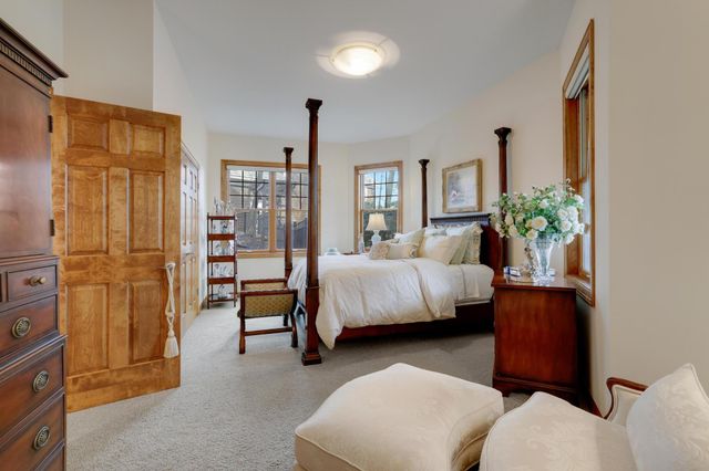 15330 Masons Pointe, Eden Prairie, MN 55347
