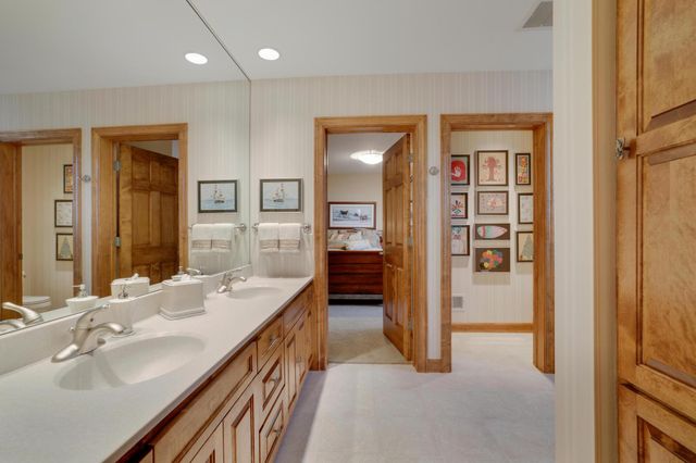 15330 Masons Pointe, Eden Prairie, MN 55347