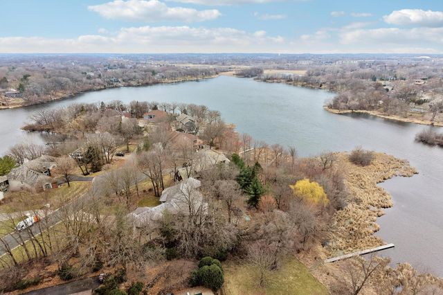 15330 Masons Pointe, Eden Prairie, MN 55347
