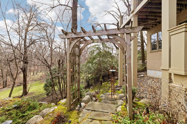 15330 Masons Pointe, Eden Prairie, MN 55347