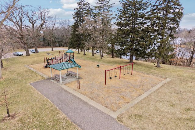 15330 Masons Pointe, Eden Prairie, MN 55347