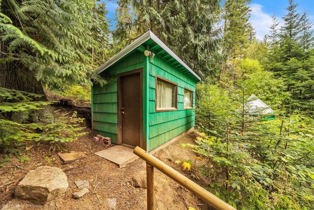 11711 N Honeymoon Bay Rd, Newman Lake, WA 99025