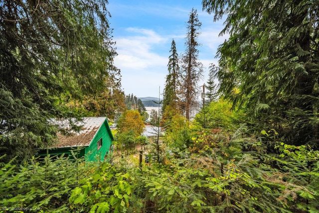 11711 N Honeymoon Bay Rd, Newman Lake, WA 99025