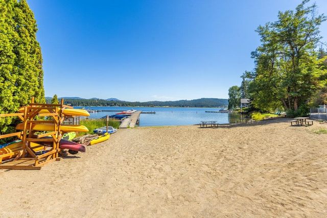 11711 N Honeymoon Bay Rd, Newman Lake, WA 99025