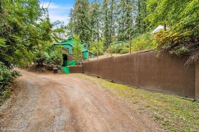 11711 N Honeymoon Bay Rd, Newman Lake, WA 99025