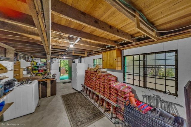 11711 N Honeymoon Bay Rd, Newman Lake, WA 99025