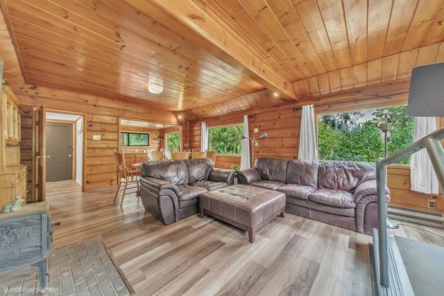 11711 N Honeymoon Bay Rd, Newman Lake, WA 99025