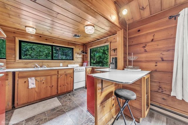 11711 N Honeymoon Bay Rd, Newman Lake, WA 99025