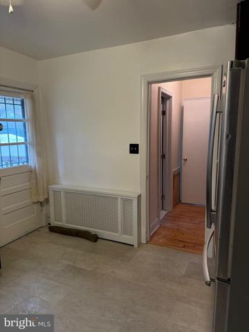 2211 32ND PL SE, Washington, DC 20020