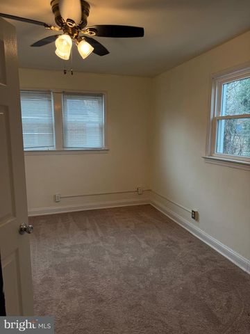 2211 32ND PL SE, Washington, DC 20020