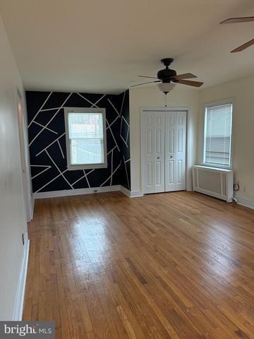 2211 32ND PL SE, Washington, DC 20020