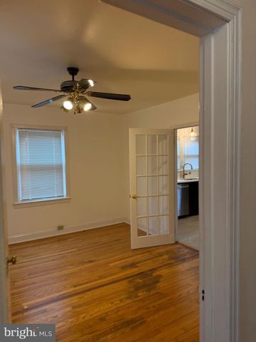 2211 32ND PL SE, Washington, DC 20020