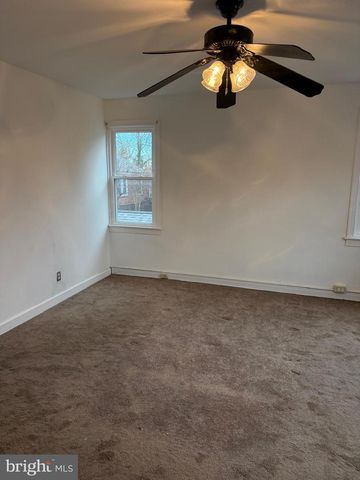 2211 32ND PL SE, Washington, DC 20020
