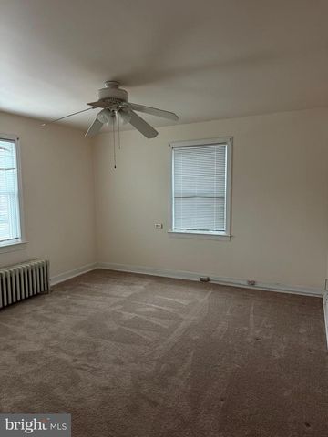 2211 32ND PL SE, Washington, DC 20020