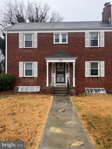 2211 32ND PL SE, Washington, DC 20020