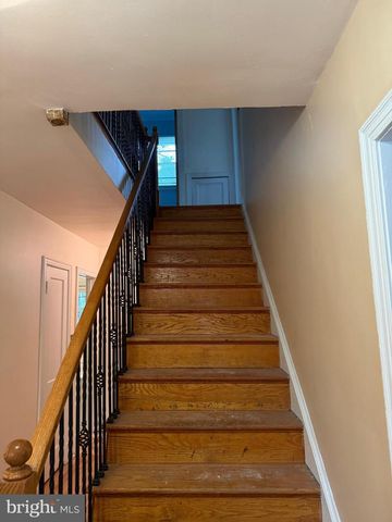 2211 32ND PL SE, Washington, DC 20020