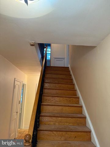 2211 32ND PL SE, Washington, DC 20020