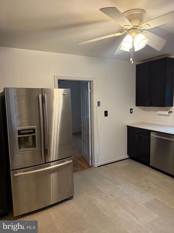 2211 32ND PL SE, Washington, DC 20020
