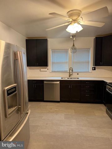 2211 32ND PL SE, Washington, DC 20020