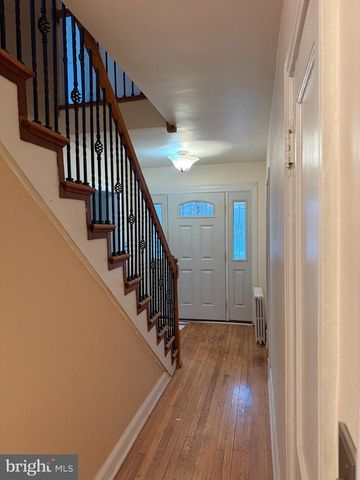 2211 32ND PL SE, Washington, DC 20020
