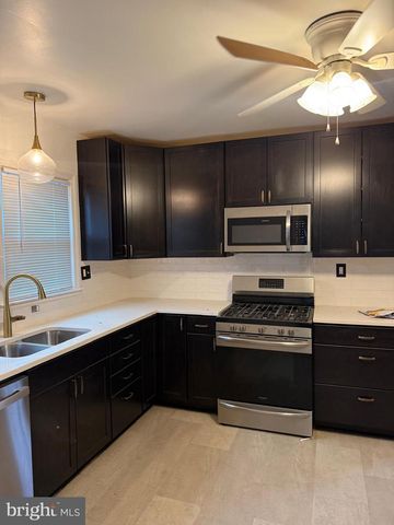 2211 32ND PL SE, Washington, DC 20020