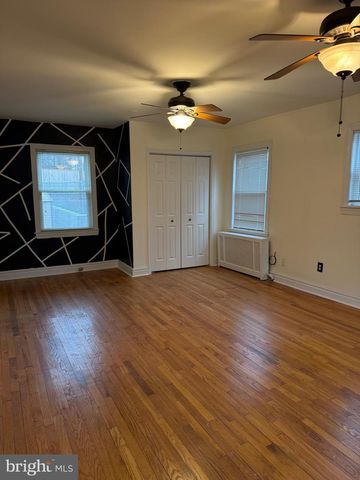 2211 32ND PL SE, Washington, DC 20020